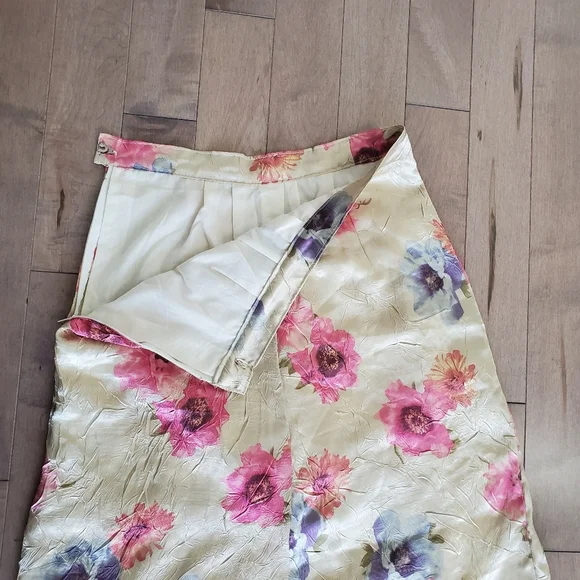 Vintage Gold and pink silky maxi skirt with floral print - Picture 8 of 15